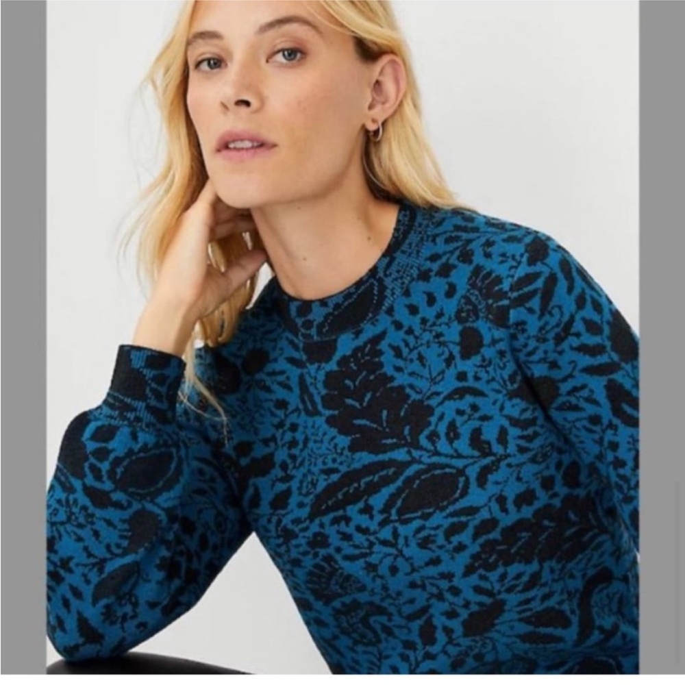 NWT Ann Taylor Floral Jacquard Easy Crew Neck Blue Sweater L